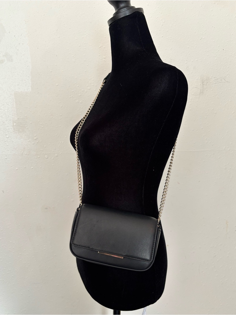 Sleek Black Leather Crossbody with Gold Chain Strap